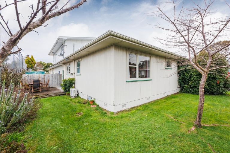 Photo of property in 12a Collingwood Court, Hokowhitu, Palmerston North, 4410