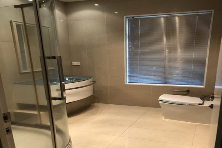 Photo of property in 118 Bleakhouse Road, Mellons Bay, Auckland, 2014