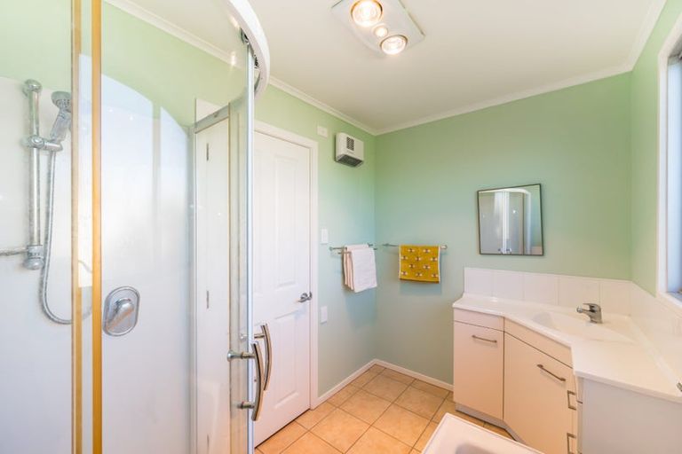 Photo of property in 5 Callender Terrace, Paraparaumu Beach, Paraparaumu, 5032