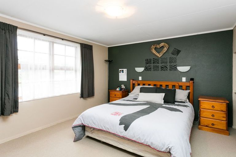 Photo of property in 47 Meadowbrook Drive, Cloverlea, Palmerston North, 4412