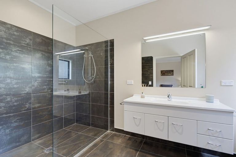 Photo of property in 74 Avon Road, Pokeno, 2471