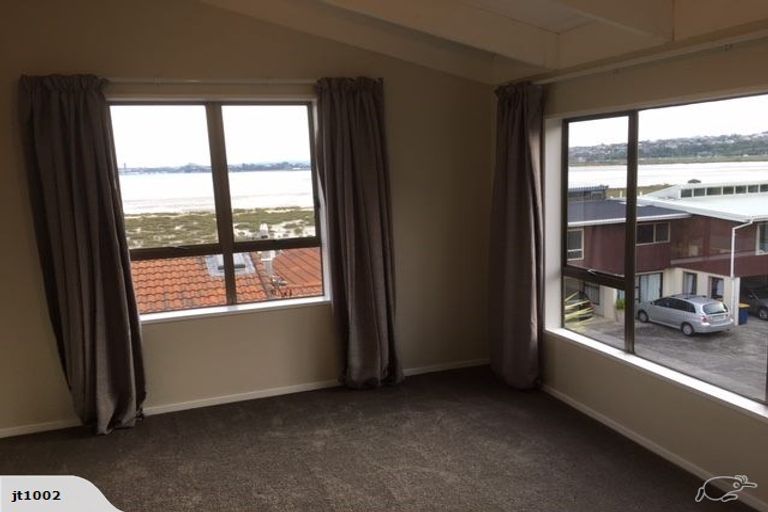 Photo of property in 2/28 Walter Street, Hauraki, Auckland, 0622