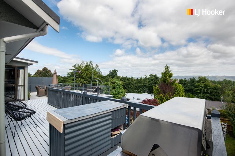 Photo of property in 17 Braeside, Kinmont Park, Mosgiel, 9024