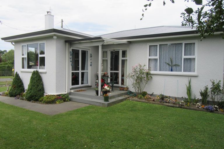 Photo of property in 85 Timaru Road, Waimate, 7924