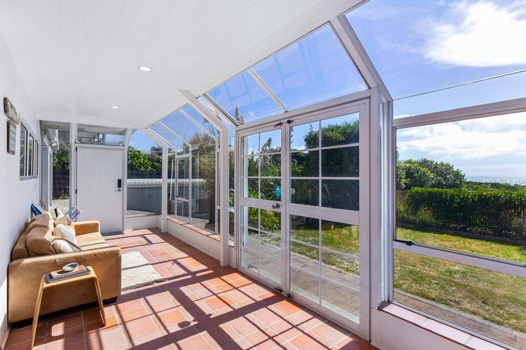 Photo of property in 8 Ara Kuaka, Waikanae Beach, Waikanae, 5036