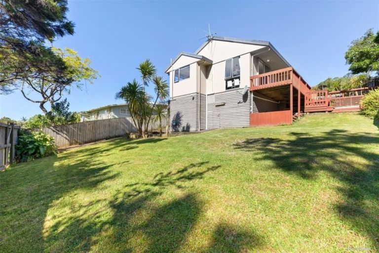 Photo of property in 9 Exeter Place, Unsworth Heights, Auckland, 0632