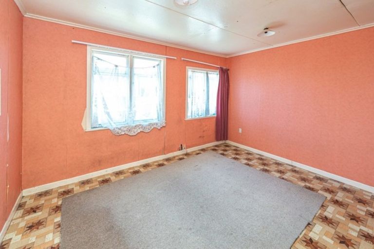 Photo of property in 70 Manuka Street, Castlecliff, Whanganui, 4501