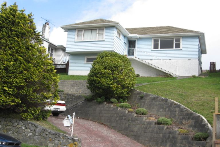 Photo of property in 95 Kenmore Street, Newlands, Wellington, 6037