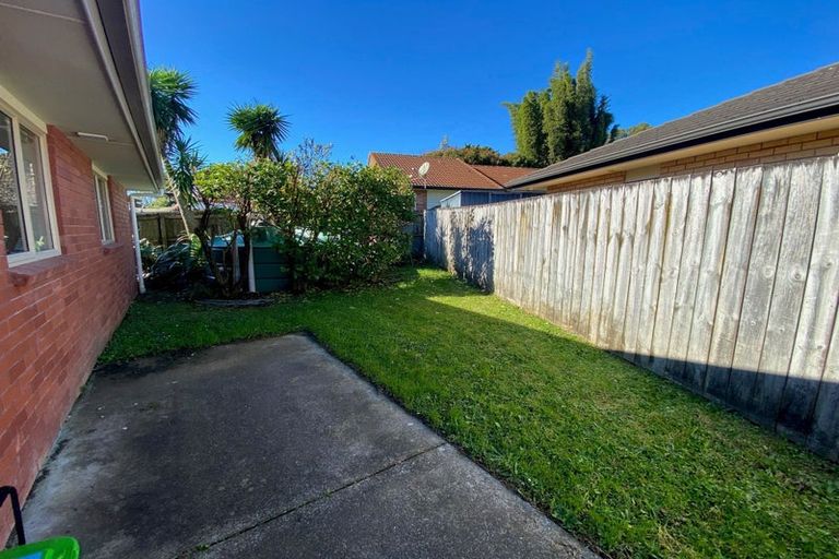 Photo of property in 10 Burton's Drive, Swanson, Auckland, 0614