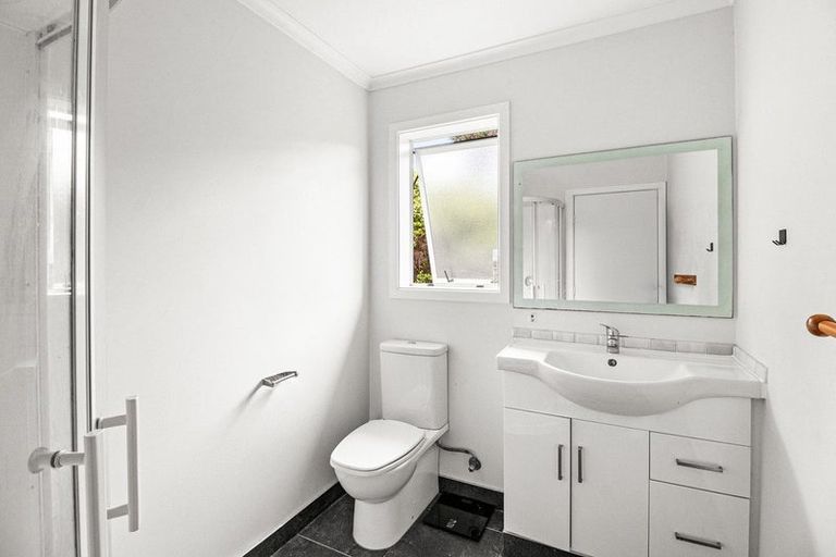 Photo of property in 31 Awanui Street, Merrilands, New Plymouth, 4312