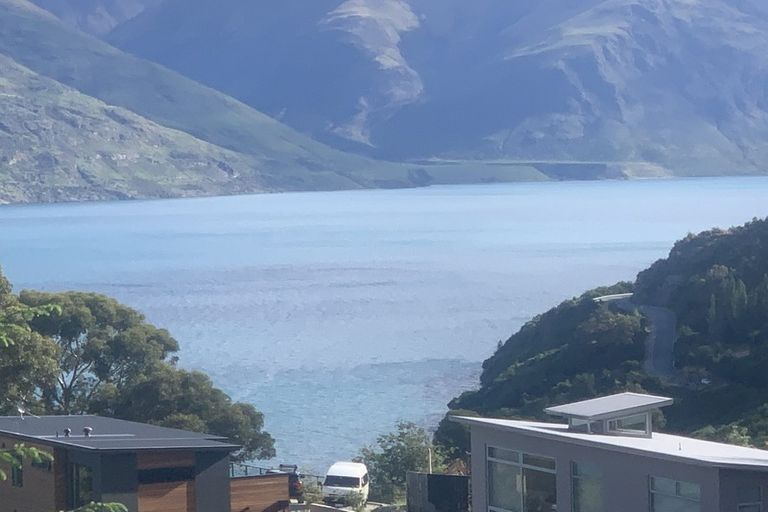 Photo of property in 18b Mackinnon Terrace, Sunshine Bay, Queenstown, 9300