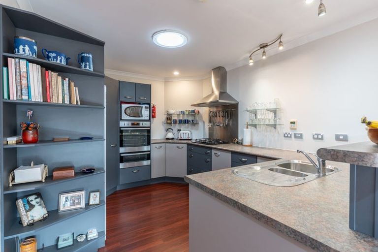 Photo of property in 212 Westchester Drive, Churton Park, Wellington, 6037