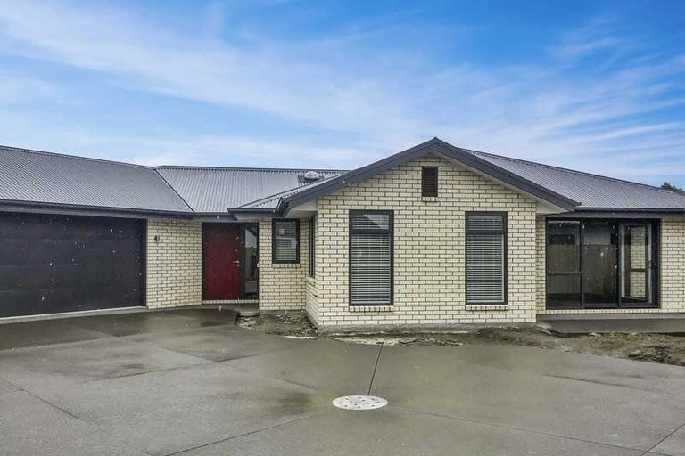 Photo of property in 6 Luxembourg Crescent, Halswell, Christchurch, 8025