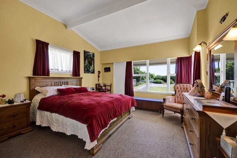 Photo of property in 24 Tarahua Road, Vogeltown, New Plymouth, 4310