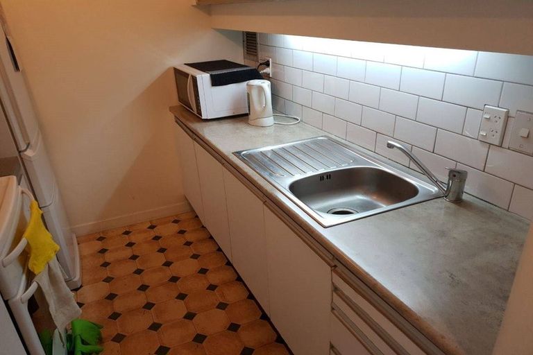 Photo of property in Hobson Court Flats, 87/70 Hobson Street, Thorndon, Wellington, 6011