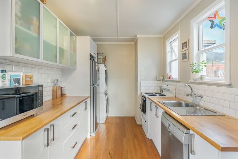 Photo of property in 133 Waddington Drive, Naenae, Lower Hutt, 5011