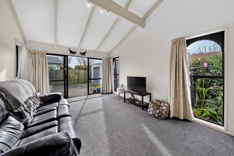 Photo of property in 2/44 Chipping Lane, Redwood, Christchurch, 8051