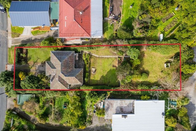 Photo of property in 38 Raroa Terrace, Tawa, Wellington, 5028