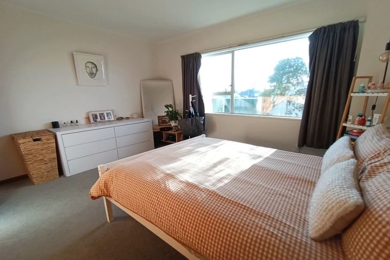 Photo of property in 73 Marine Parade, Seatoun, Wellington, 6022