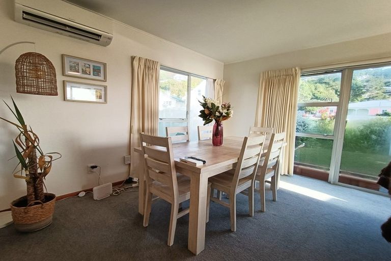 Photo of property in 73 Marine Parade, Seatoun, Wellington, 6022