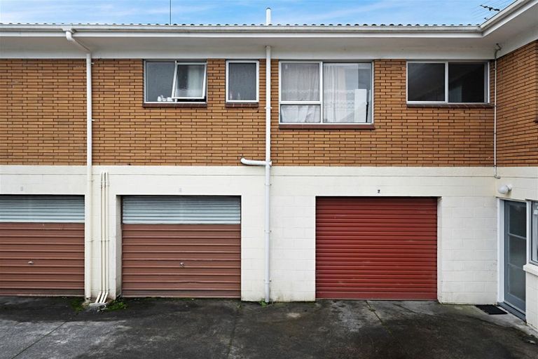 Photo of property in 5/15a Oates Road, Glen Eden, Auckland, 0602