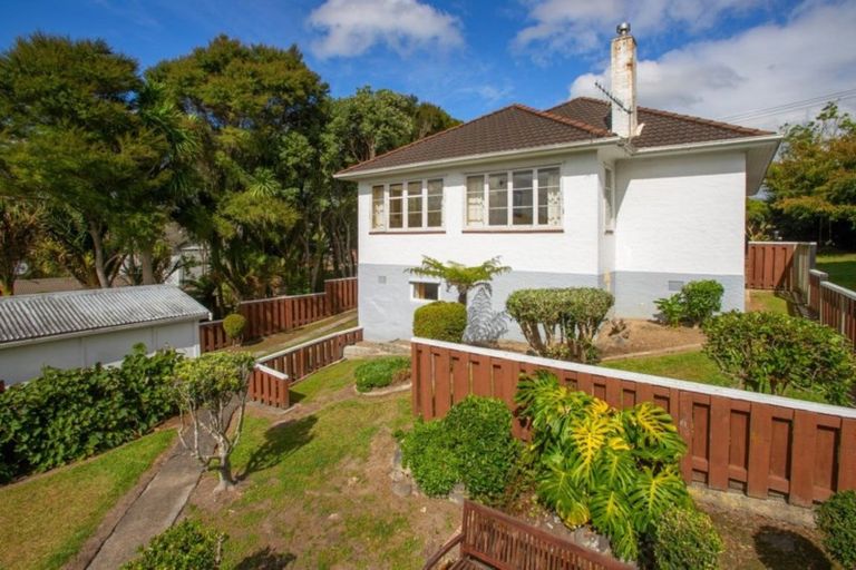 Photo of property in 75 Walmer Road, Point Chevalier, Auckland, 1022