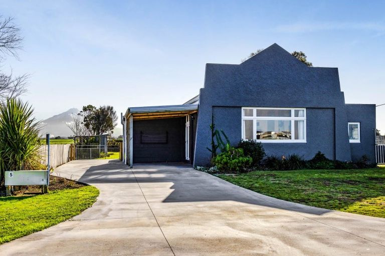 Photo of property in 14 Barclay Road, Okaiawa, Hawera, 4671