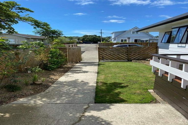 Photo of property in 11b Bay Street, Red Beach, 0932