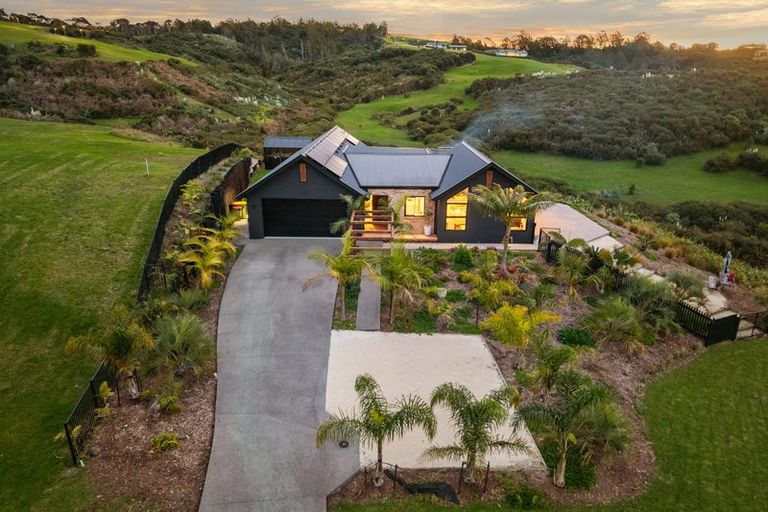 Photo of property in 7 Taemai Place, Okura Bush, Albany, 0794