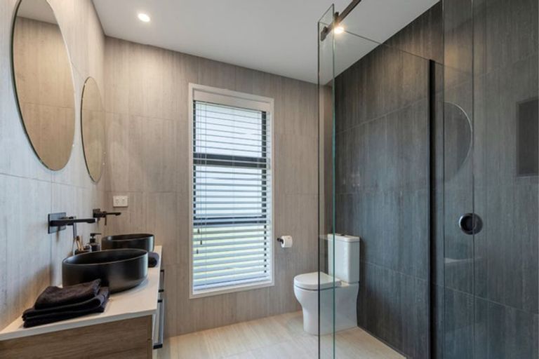 Photo of property in 51 Mcindoe Road, Kumeu, 0810