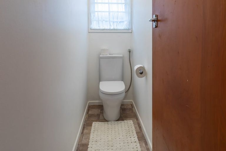 Photo of property in 26 Barron Drive, Green Bay, Auckland, 0604