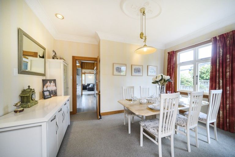 Photo of property in 16 Manapouri Crescent, Hokowhitu, Palmerston North, 4410