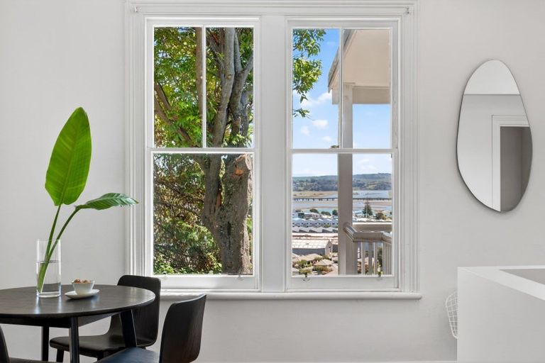 Photo of property in 1 Denholm Road, Hospital Hill, Napier, 4110