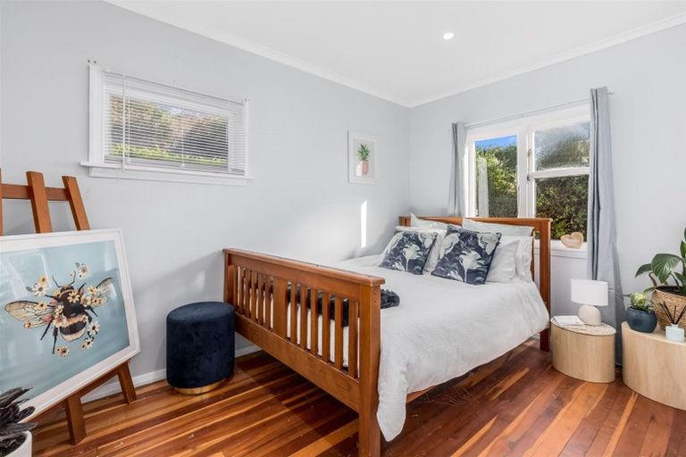 Photo of property in 38 Raroa Terrace, Tawa, Wellington, 5028