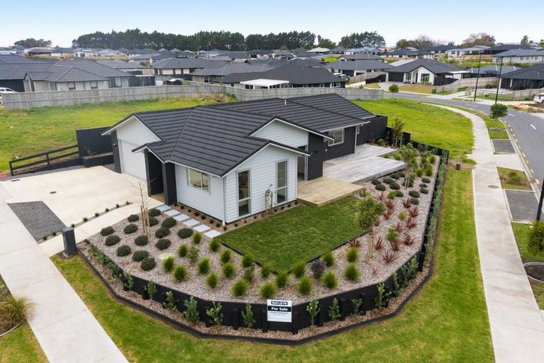 Photo of property in 11 Waikohi Avenue, Glenbrook, Waiuku, 2681
