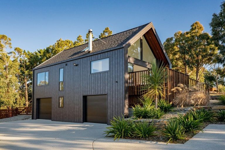 Photo of property in 3 Maude View Road, Hawea Flat, Wanaka, 9382