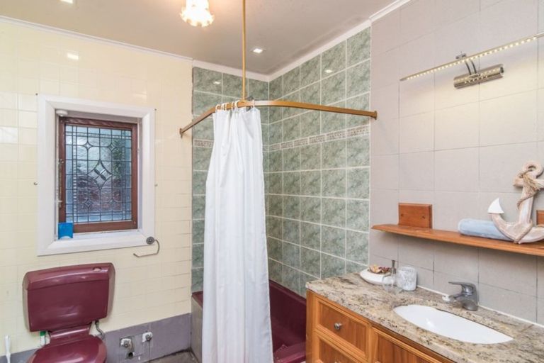 Photo of property in 28 Reef Street, Island Bay, Wellington, 6023