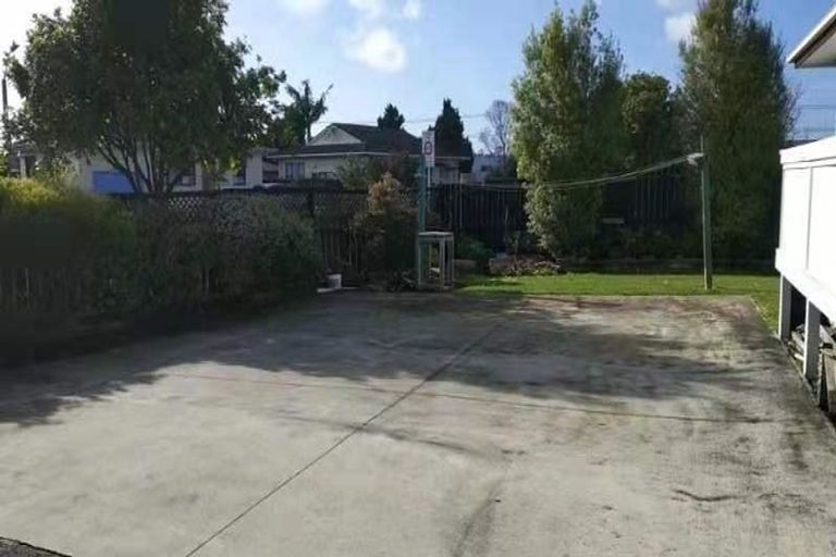 Photo of property in 2 Silverstone Place, Henderson, Auckland, 0612