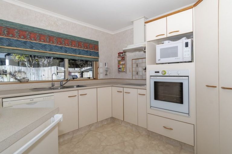 Photo of property in 17 Pampas Grove, Welcome Bay, Tauranga, 3112