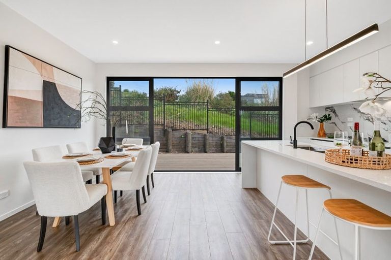 Photo of property in 12 Pleasant Way, Matakatia, Whangaparaoa, 0930