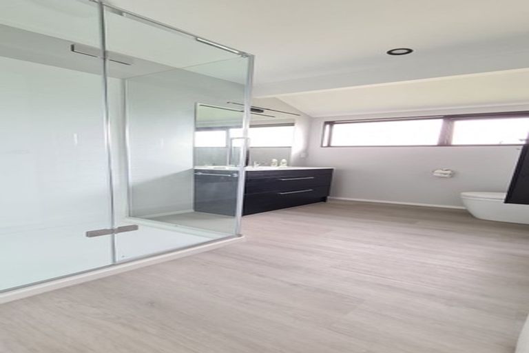 Photo of property in 2/25 Sartors Avenue, Northcross, Auckland, 0630