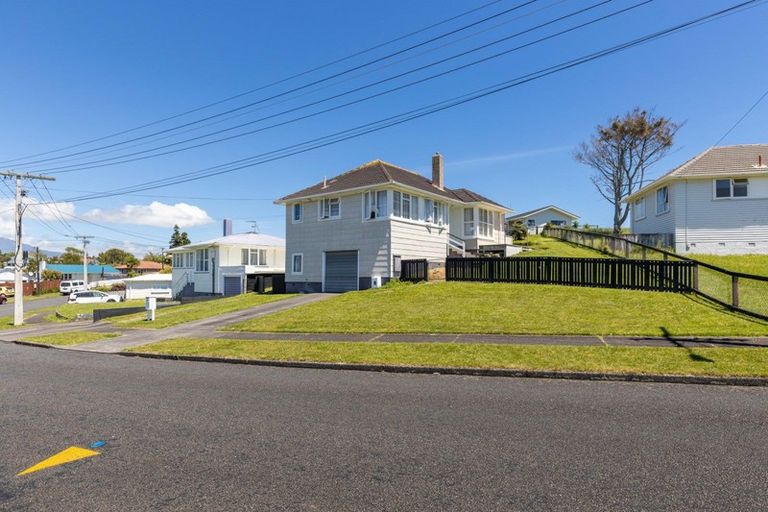 Photo of property in 33 Banks Street, Marfell, New Plymouth, 4310