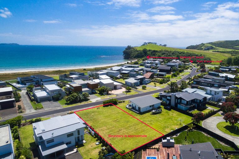 Photo of property in 20 Taumata Road, Omaha, 0986