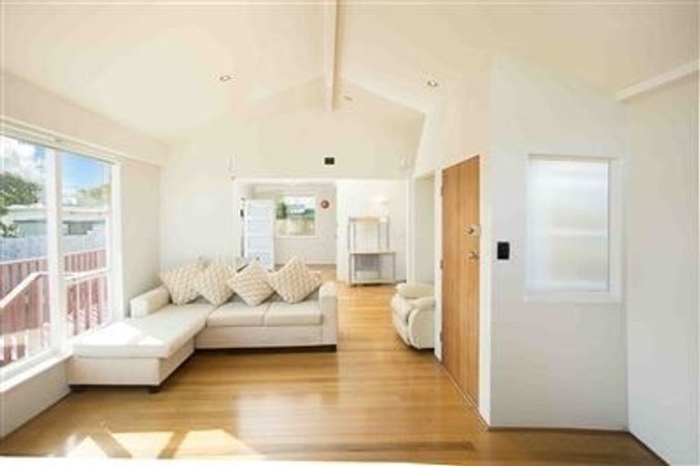 Photo of property in 21 Elliott Avenue, Bayview, Auckland, 0629