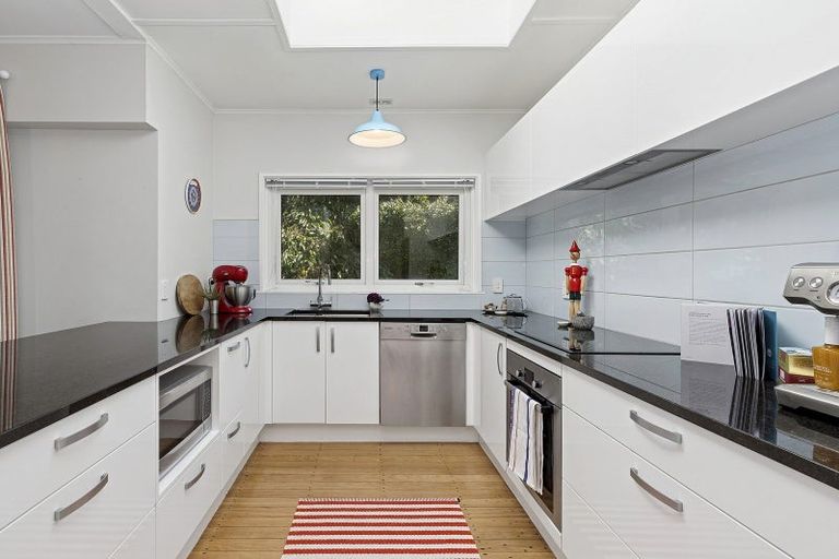 Photo of property in 3 Puketiro Avenue, Northland, Wellington, 6012