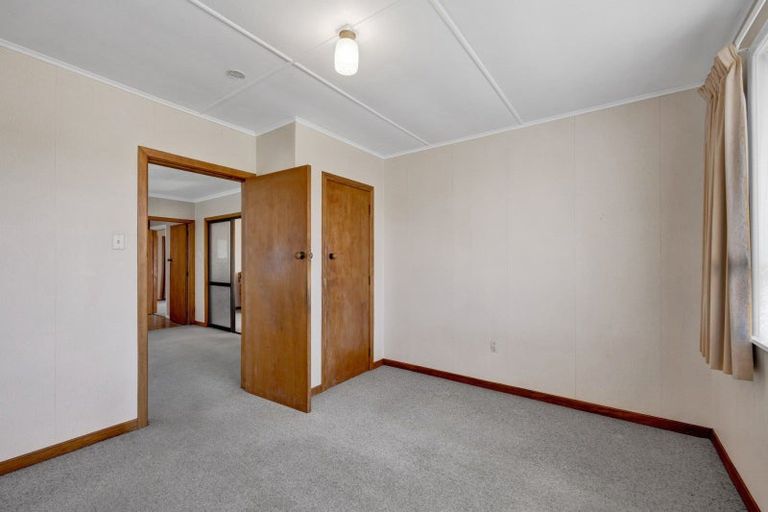 Photo of property in 13 Turakina Street, Merrilands, New Plymouth, 4312