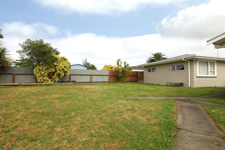 Photo of property in 16 Rhodes Drive, Kelvin Grove, Palmerston North, 4414