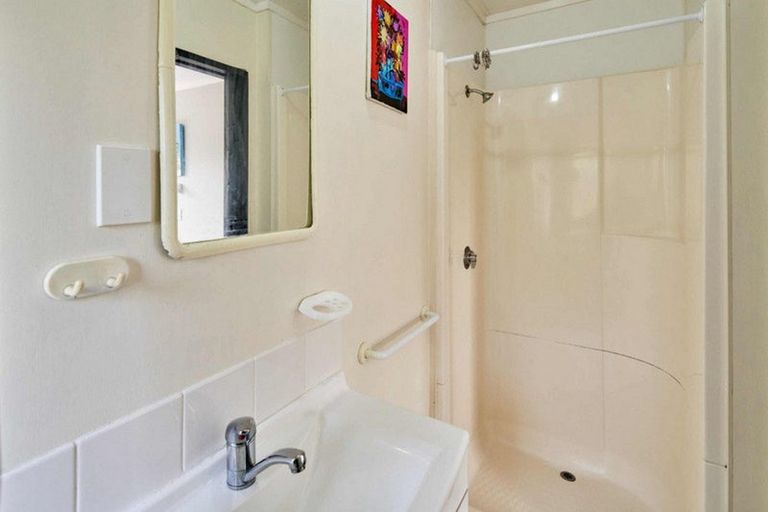 Photo of property in 9 Kenef Road, Paremata, Porirua, 5024