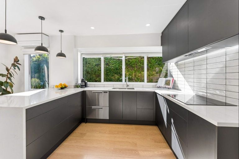 Photo of property in 15b Wilding Avenue, Northcote Point, Auckland, 0627