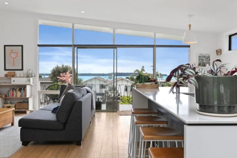 Photo of property in 35 Seaway Terrace, Otumoetai, Tauranga, 3110